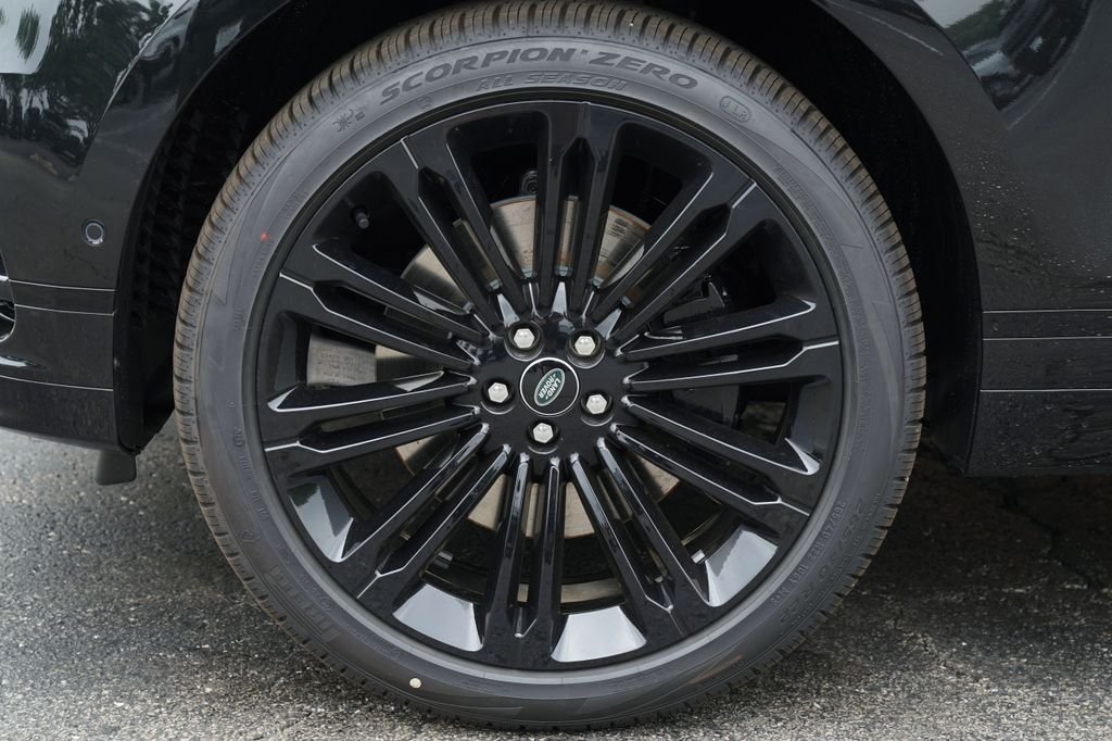 New 2026 Santorini Black Land Rover Belgravia Edition image 8