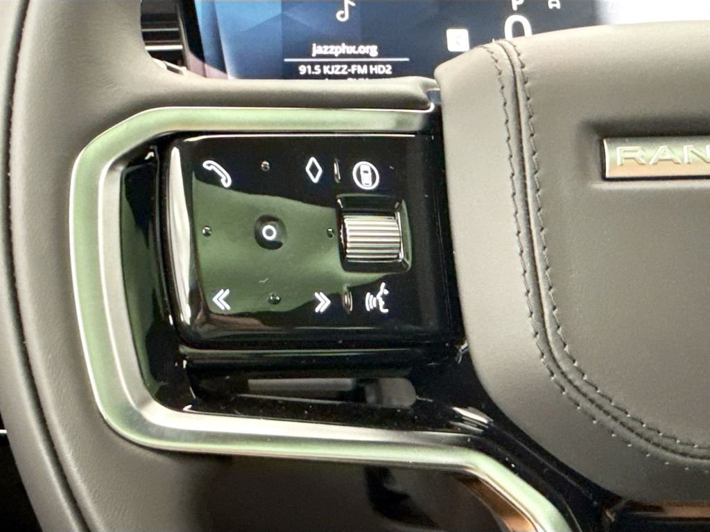 New 2026 Santorini Black Land Rover SE image 12