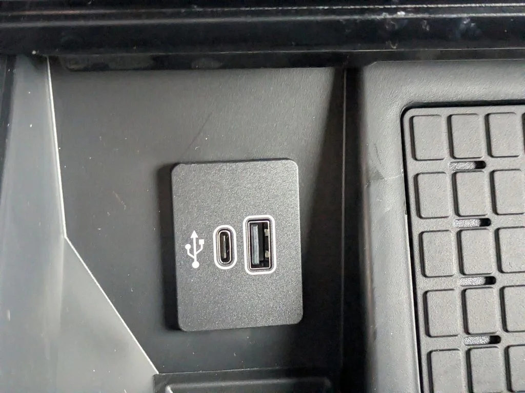 New 2026 Carbonized Gray Metallic Ford Platinum image 25