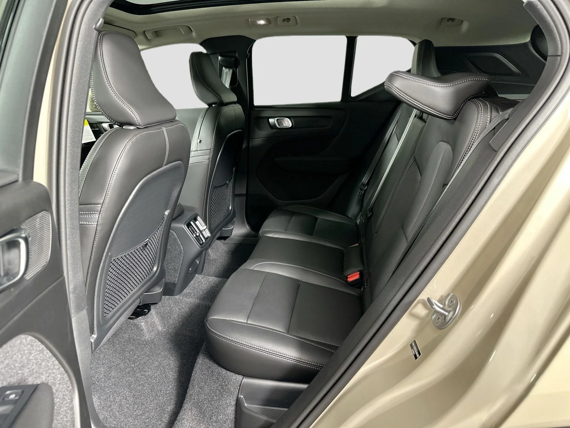 2025 Volvo XC40 Ultra - Photo 16
