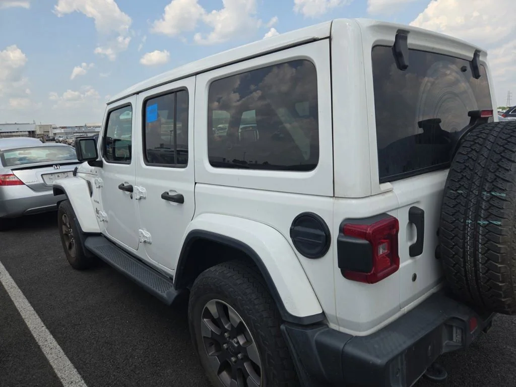 Used 2019 White Jeep Unlimited Sahara image 4