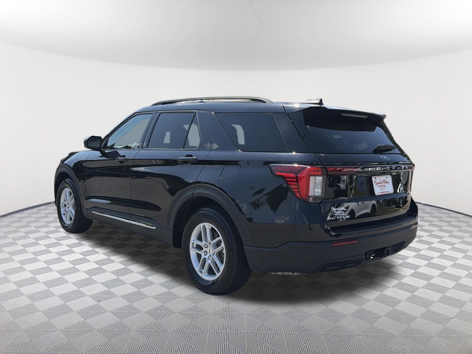 Used 2025 Black Metallic Ford Active image 14