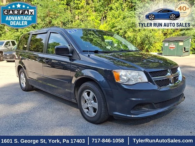 Used 2013 Gray Dodge SXT image 1