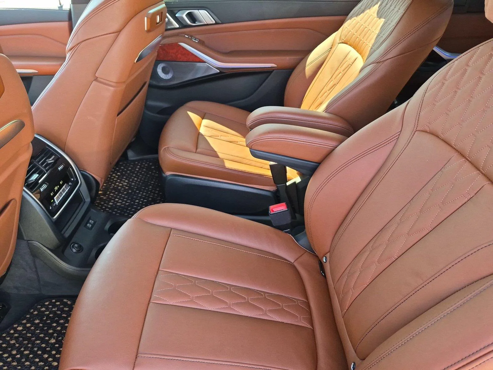 Used 2024 Black Sapphire Metallic BMW ALPINA XB7 image 31