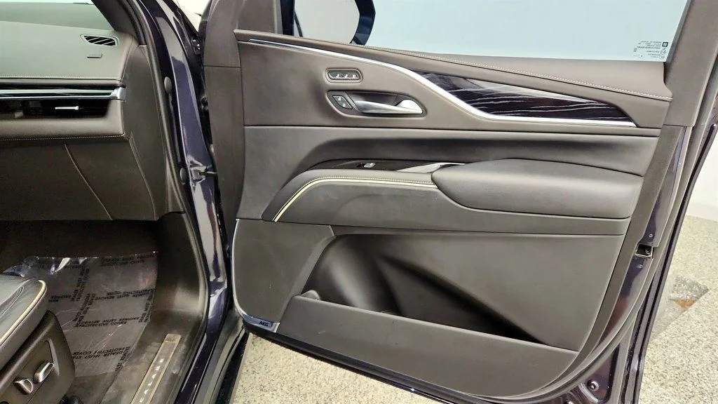 Used 2023 Black Raven Cadillac 4WD 4dr Sport w/ Touring Pkg, Super Cruise & Rear Entertainment image 29