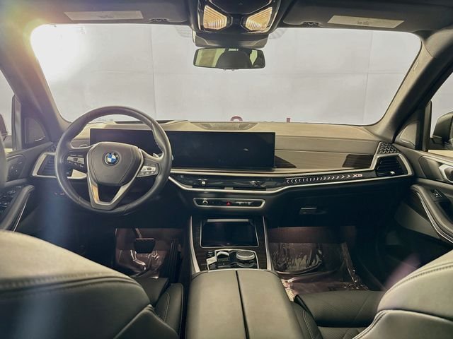 Used 2024 White Metallic BMW xDrive40i image 23