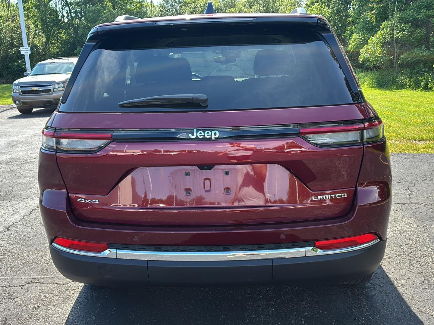 Used 2023  Jeep  image 17