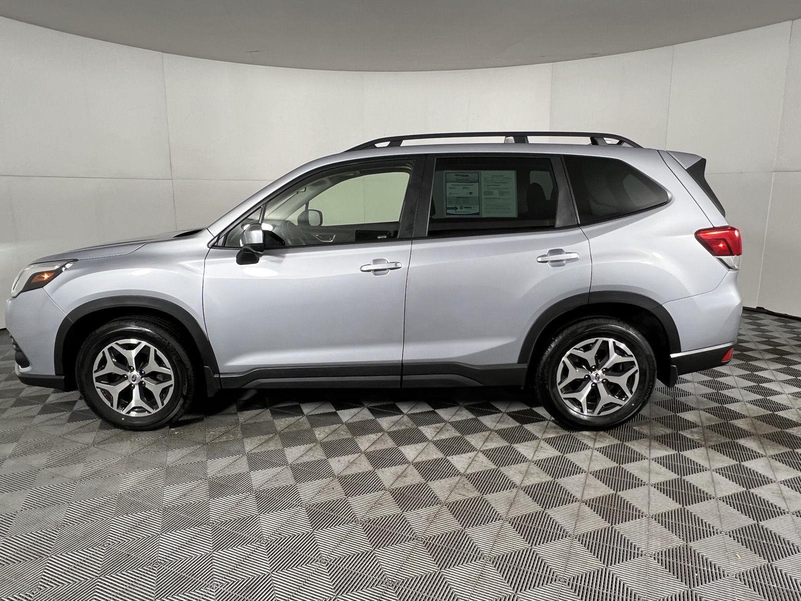Used 2023 Ice Silver Metallic Subaru Premium image 15