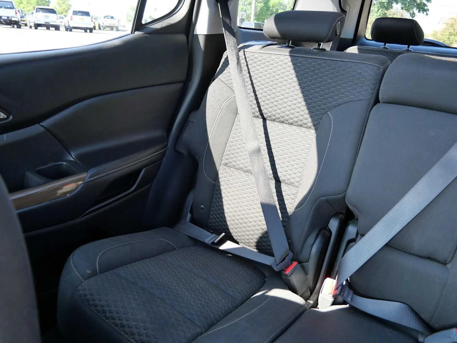 Used 2018 Ebony Twilight Metallic GMC SLE image 12