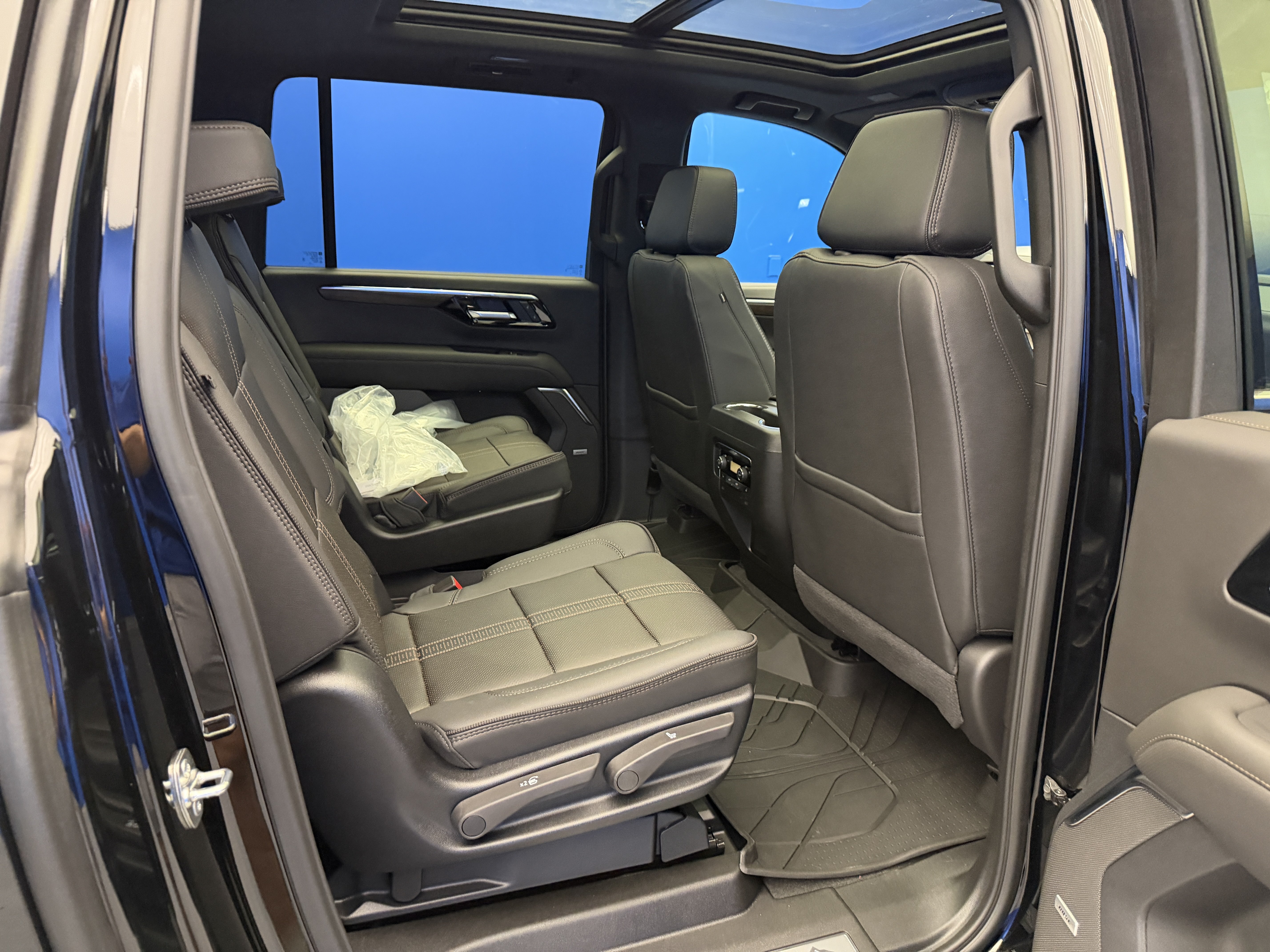 2026 Chevrolet Suburban High Country - Photo 32