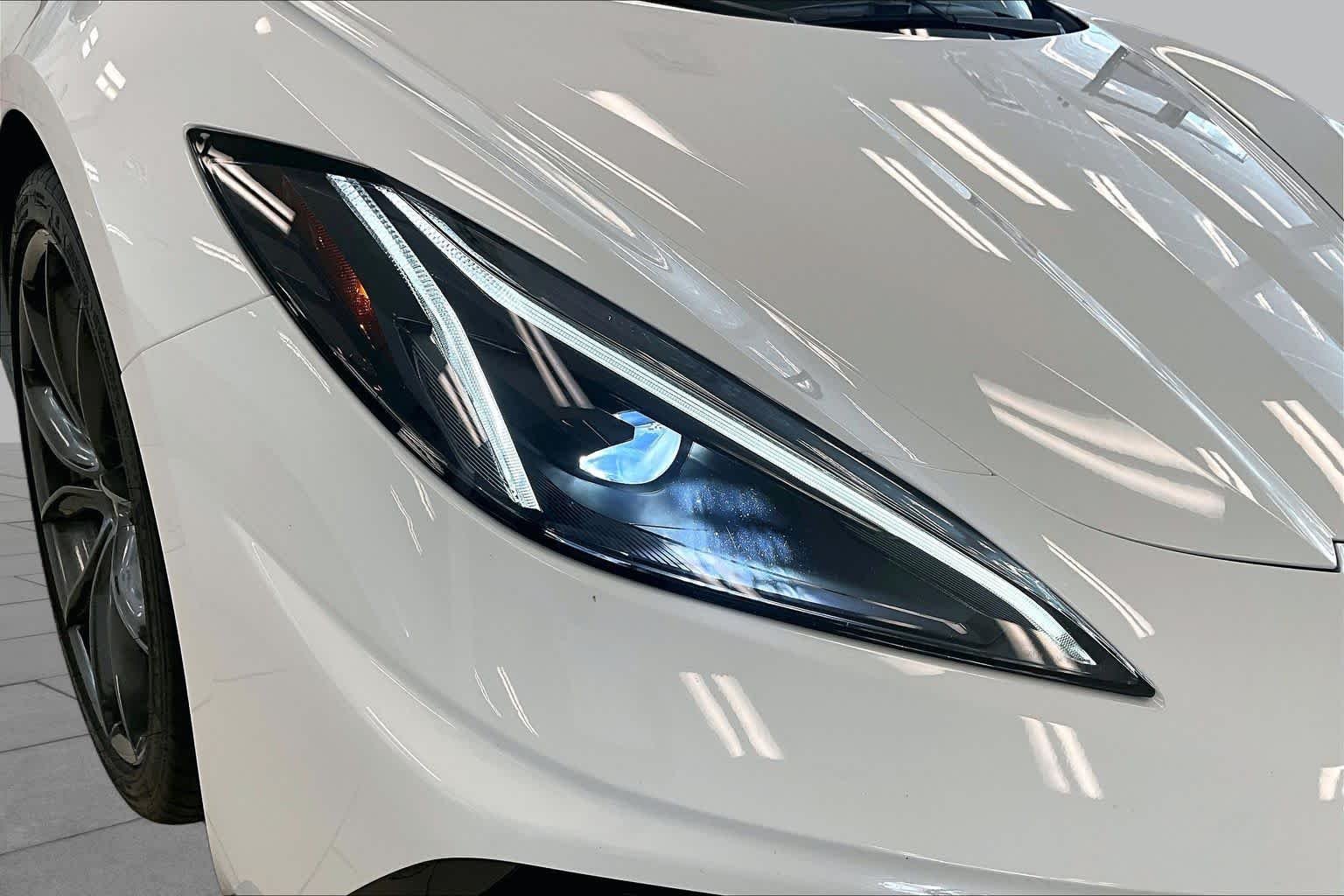 Used 2021 Arctic White Chevrolet 2LT image 23