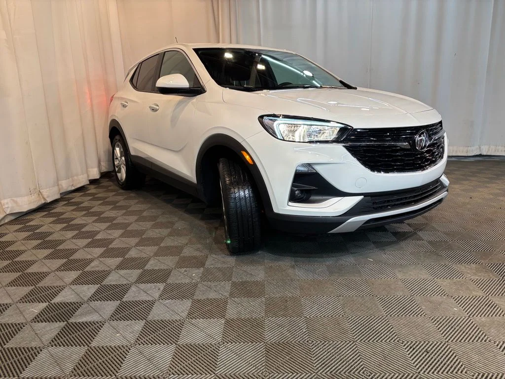 Used 2023 Summit White Buick Preferred image 3