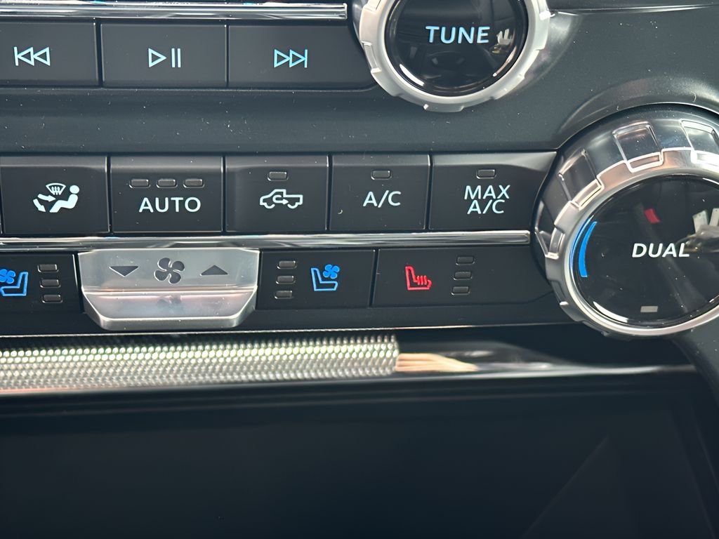 New 2025 Space White Metallic Ford Lariat® image 40