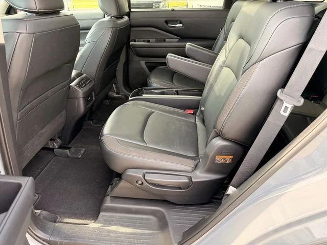 Used 2022 Gray Nissan SL image 12