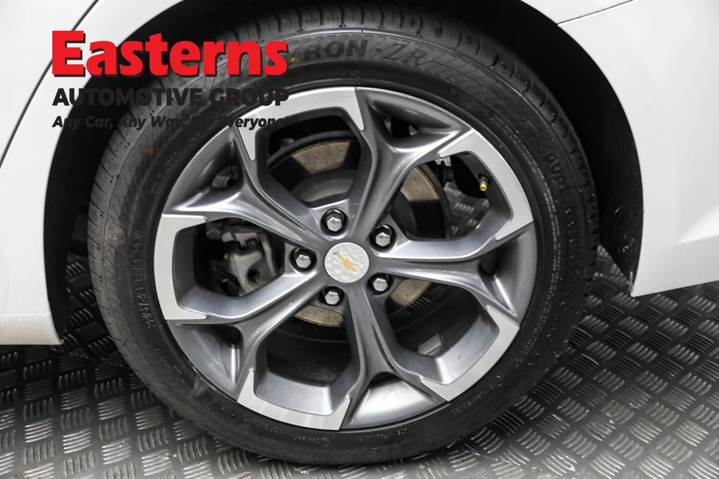 Used 2024 White Chevrolet LT image 32