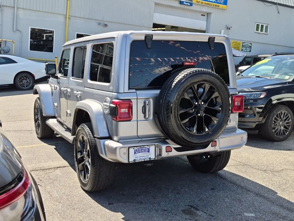 Used 2020 Silver Jeep Unlimited Sahara High Altitude image 8