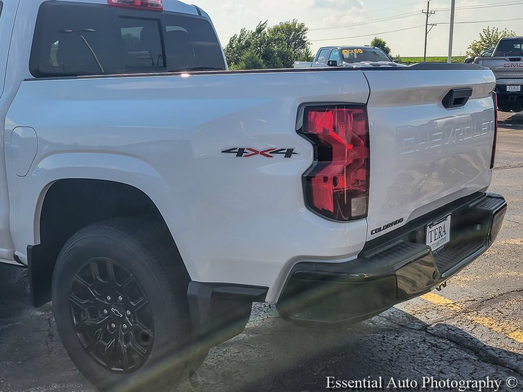 New 2026 Summit White Chevrolet WT image 6