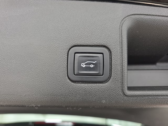 Used 2022 Black GMC SLT image 36