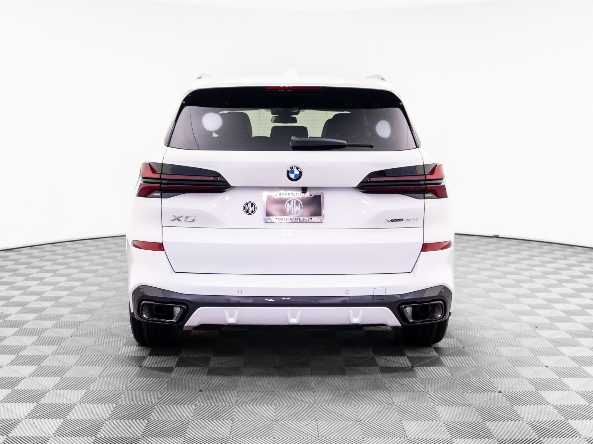 New 2026 Mineral White Metallic BMW xDrive40i image 5