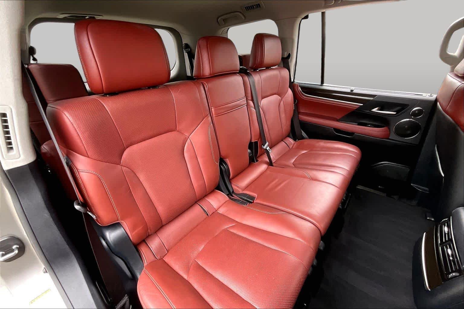 Used 2019 Atomic Silver Lexus  image 17