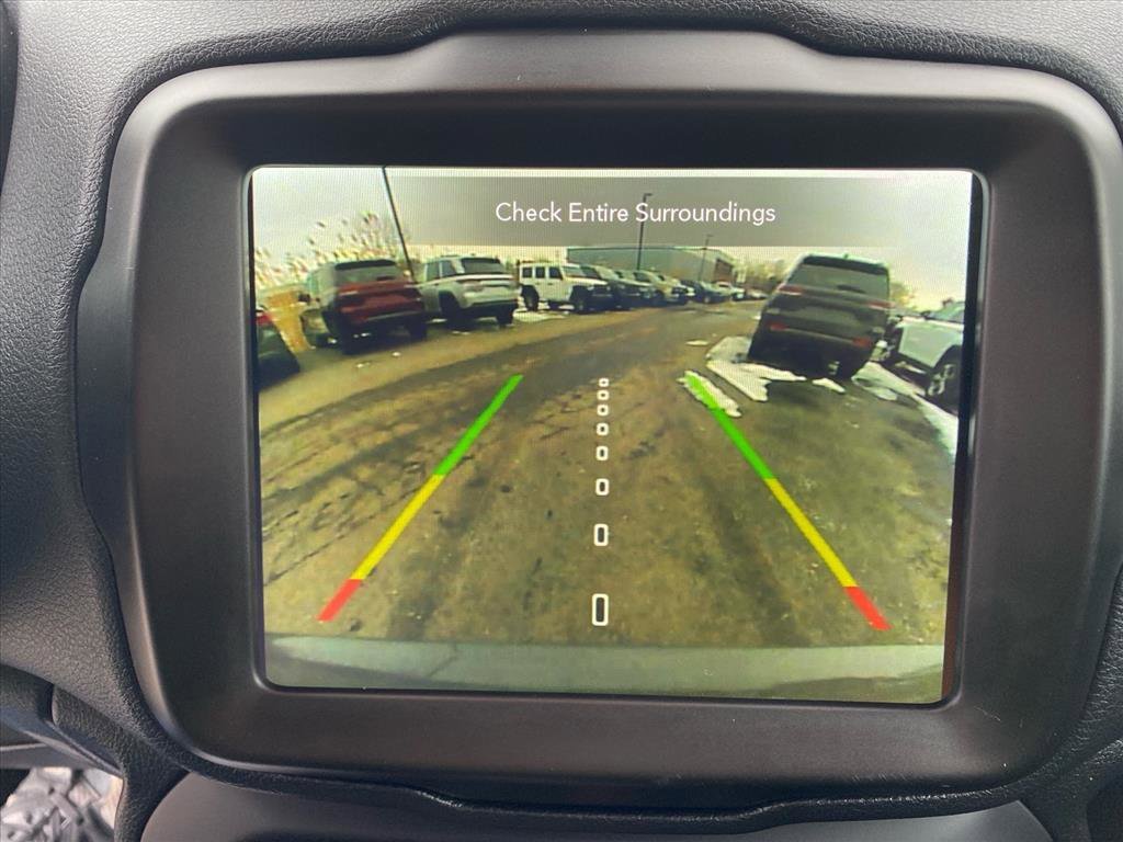 Used 2022 Sting-Gray Clearcoat Jeep Latitude image 17
