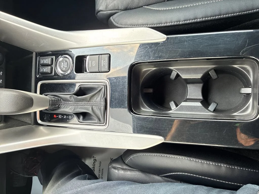 Used 2024  Mitsubishi SE image 22