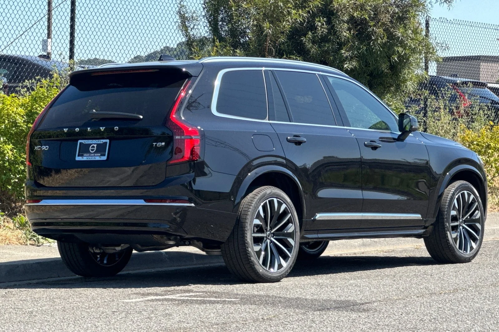 New 2026 Onyx Black Volvo T8 Plus 7-Seater image 2