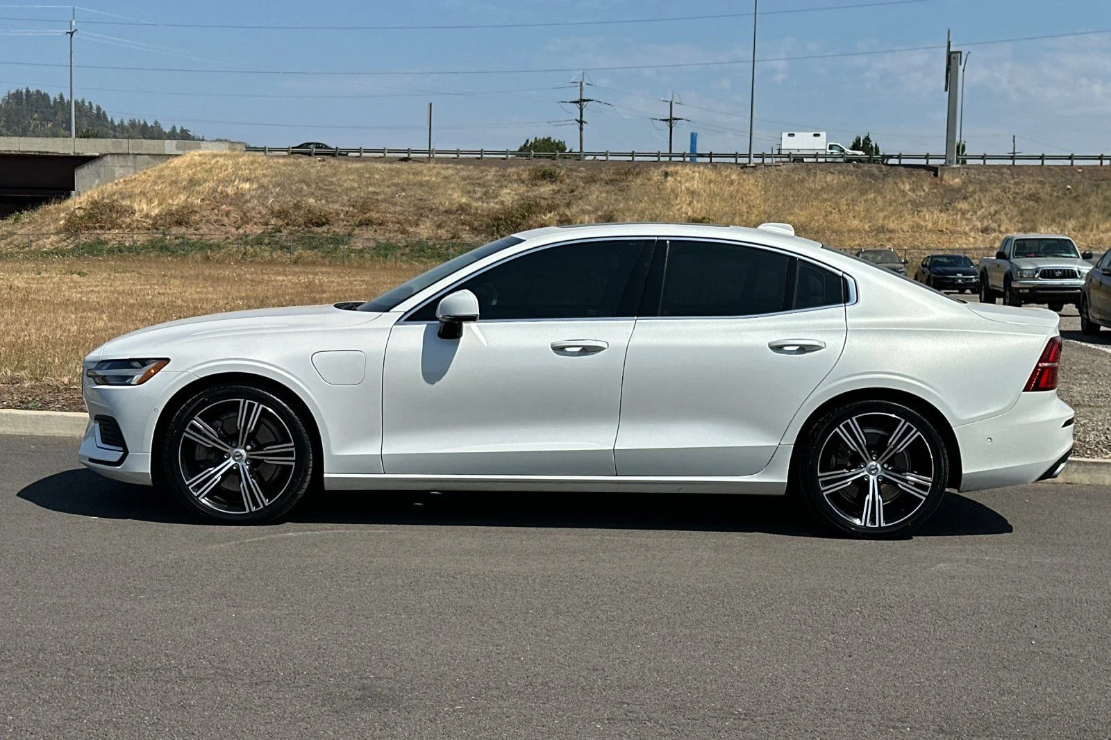 Used 2021 White Volvo T8 Inscription image 6