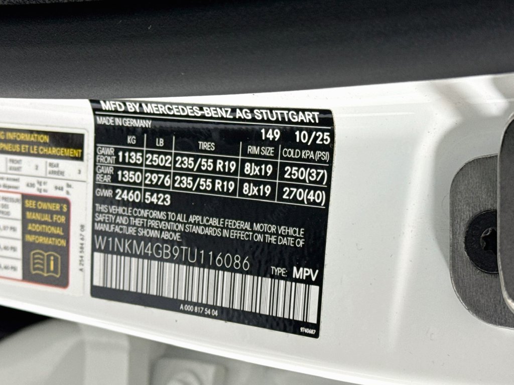 Certified Used 2026 Polar White Mercedes-Benz GLC 300 image 35