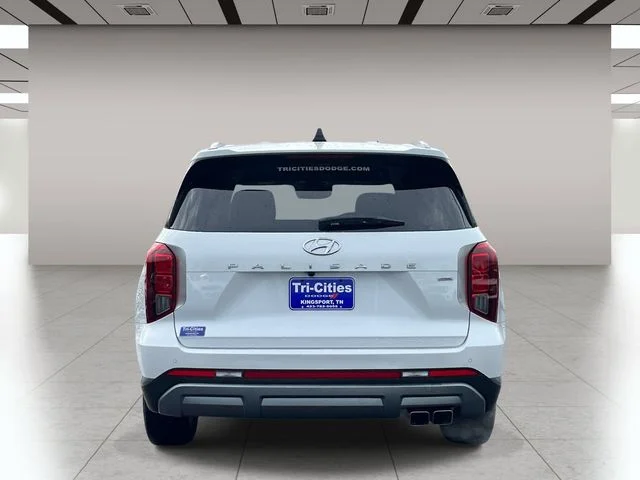 Used 2025 White Hyundai SEL image 4