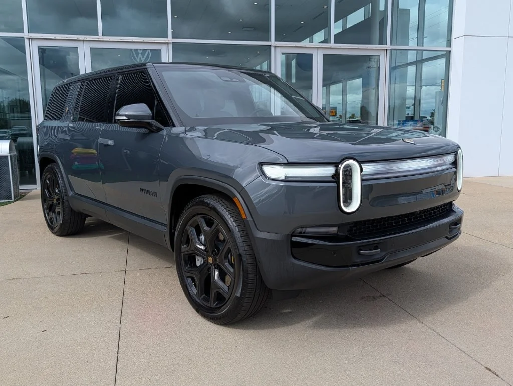 Used 2025 Rivian R1S Adventure with VIN 7PDSGBBA0SN055925 for sale in Crystal Lake, IL