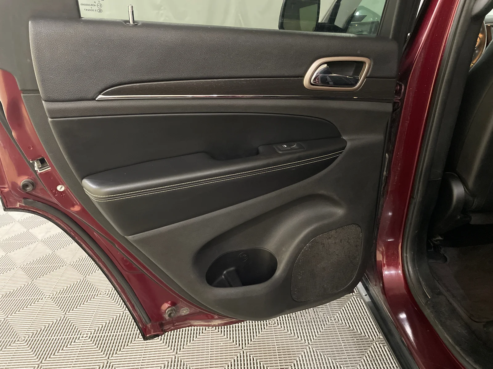 Used 2016 Velvet Red Pearlcoat Jeep Limited image 29