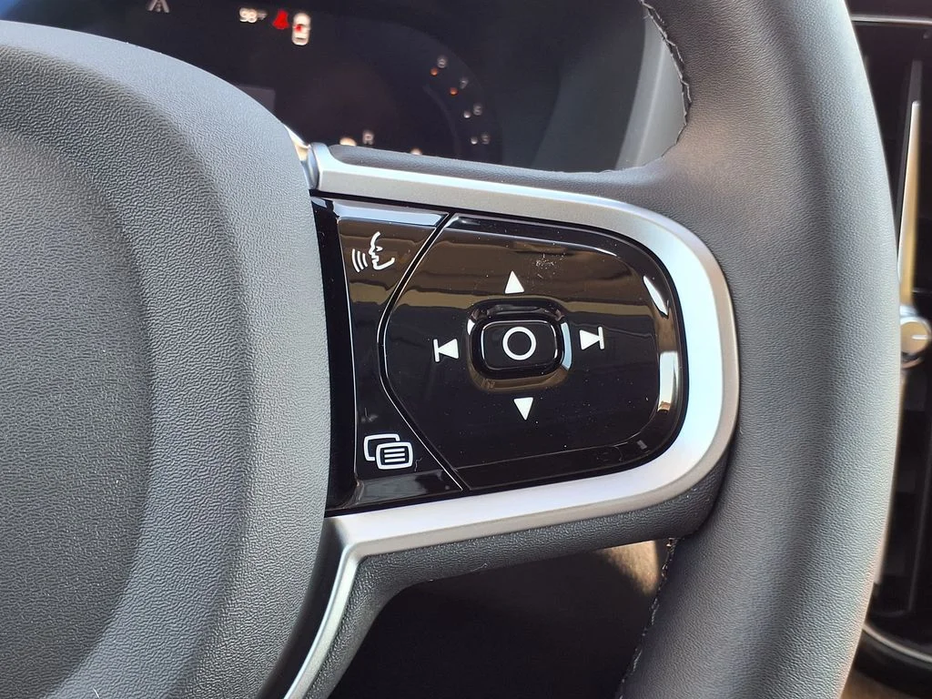 New 2026 Aurora Silver Volvo Plus image 24