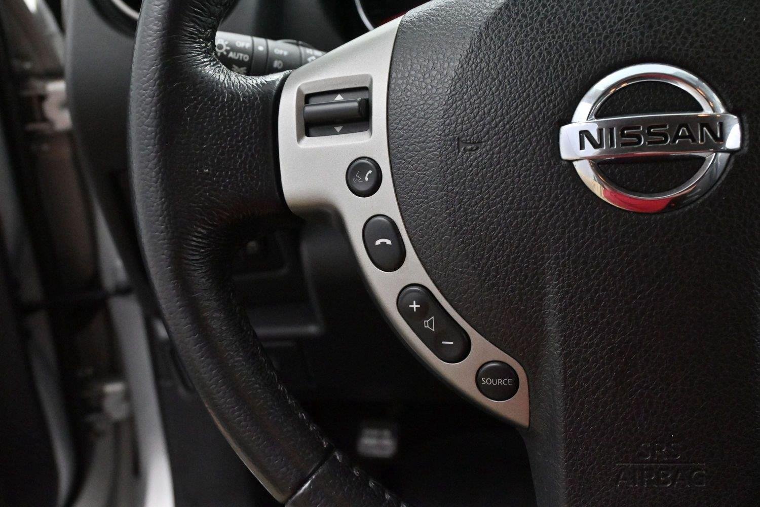 Used 2013 Brilliant Silver Nissan SL image 17