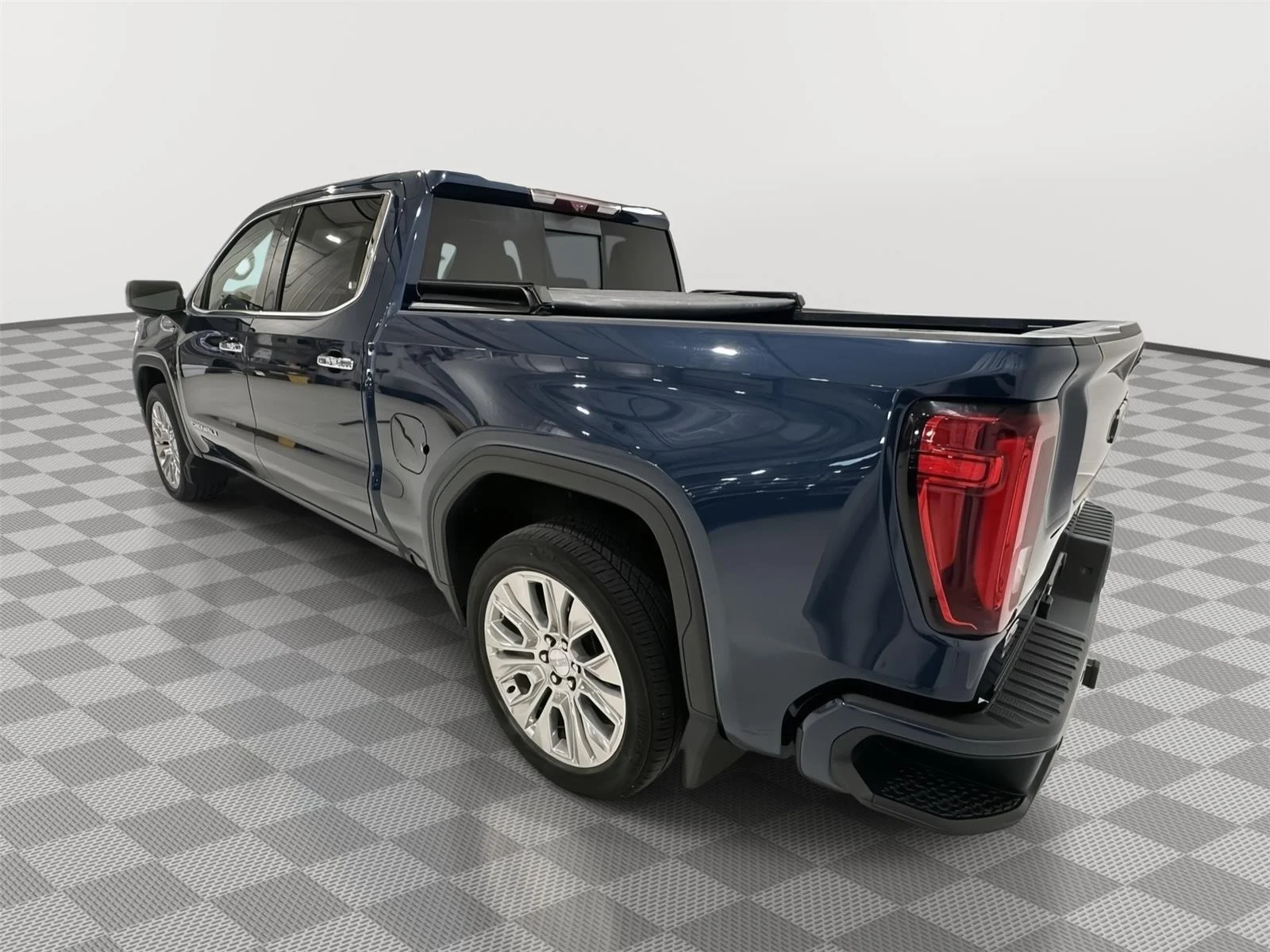 Used 2021 Pacific Blue Metallic GMC Denali image 3