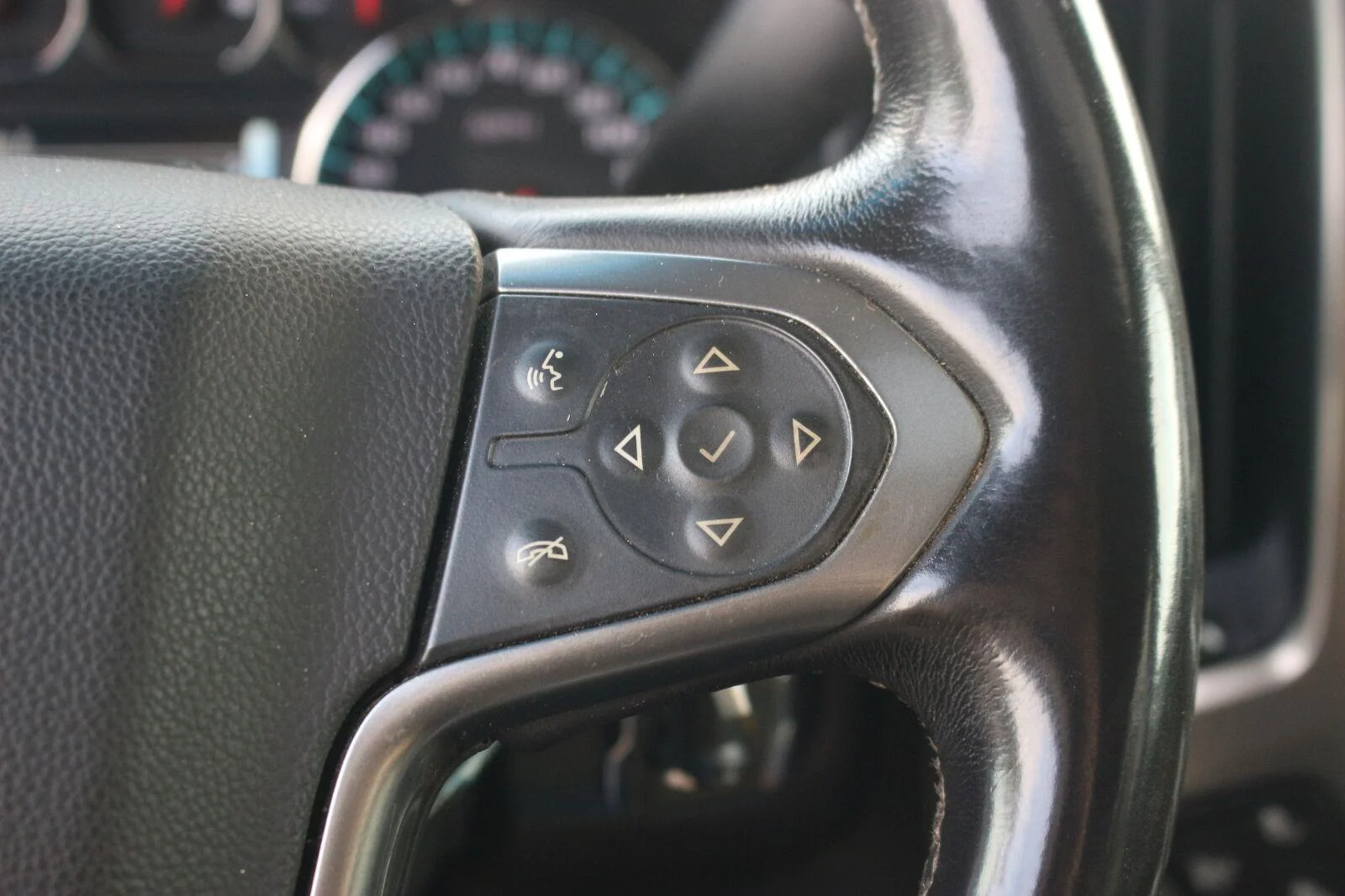 Used 2015 SLATE GREY METALLIC Chevrolet LTZ image 20