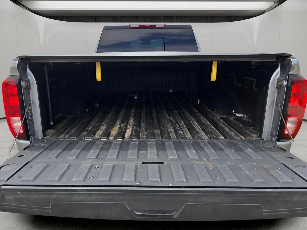 Used 2025 Sterling Metallic GMC SLE image 9