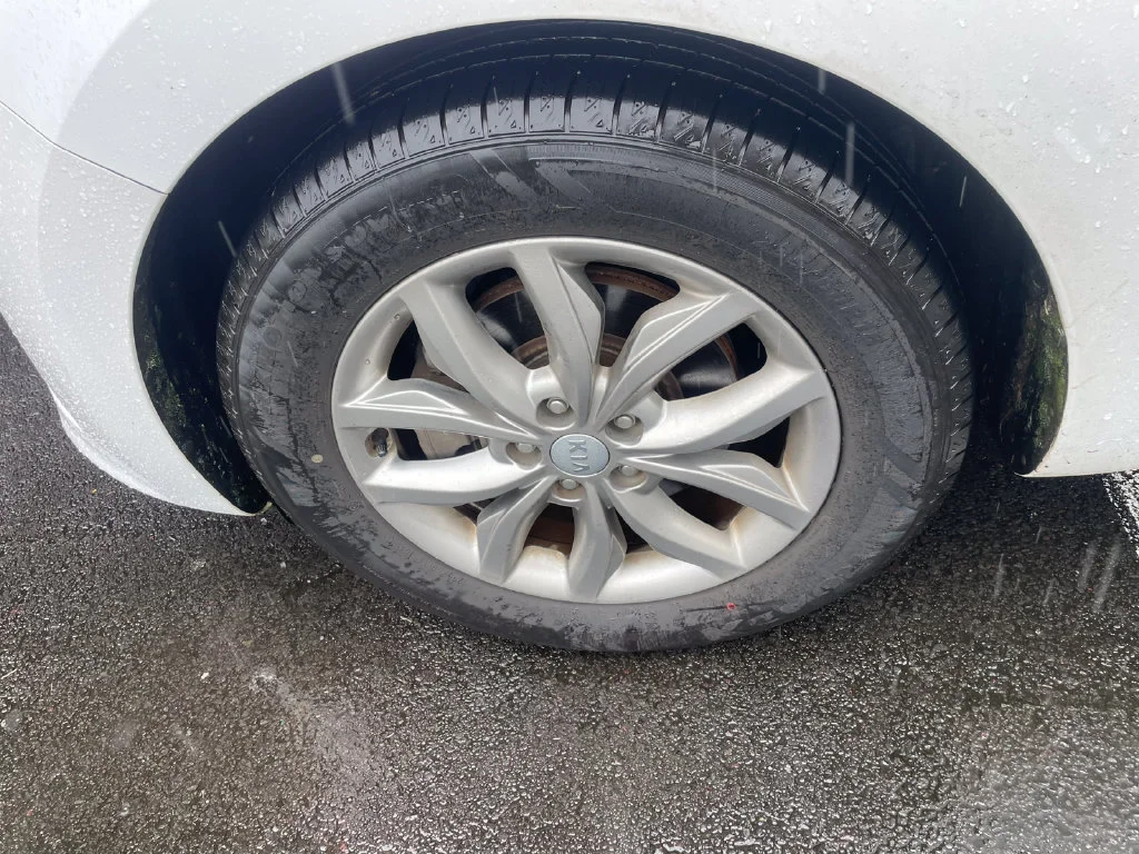 Used 2019 White Kia EX image 11