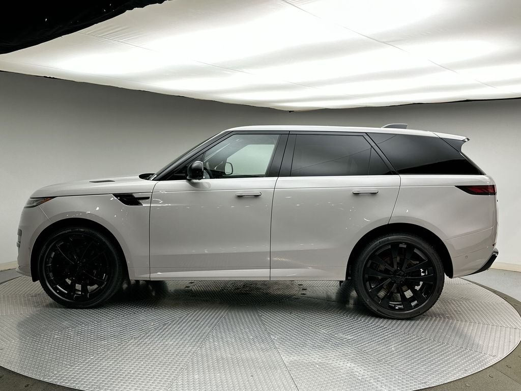 New 2027 Borasco Grey Metallic Land Rover Dynamic SE image 2