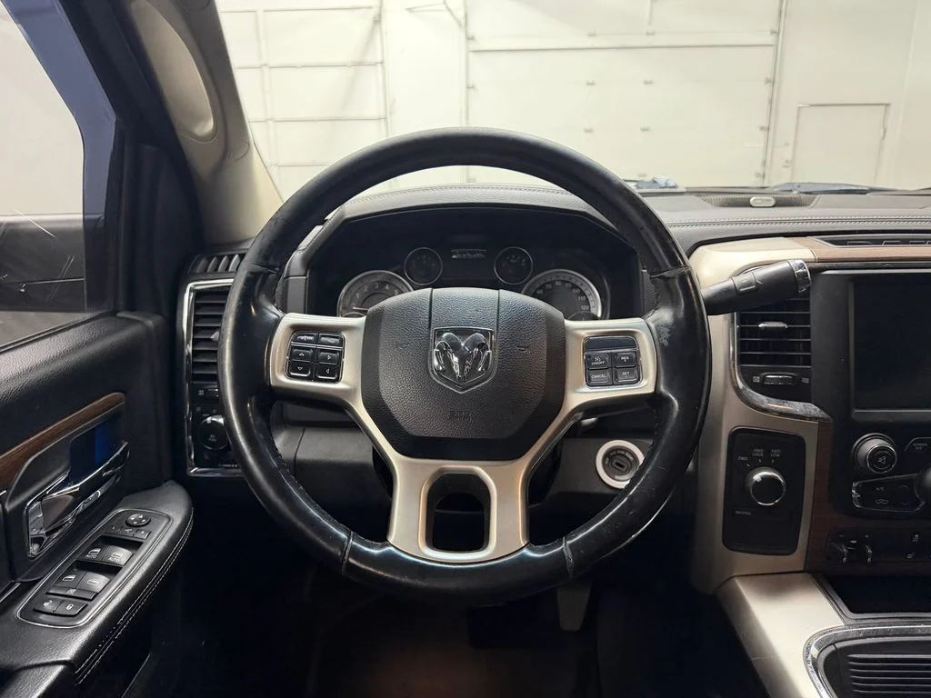 Used 2016 Brilliant Black Crystal Pearlcoat Ram Laramie image 27