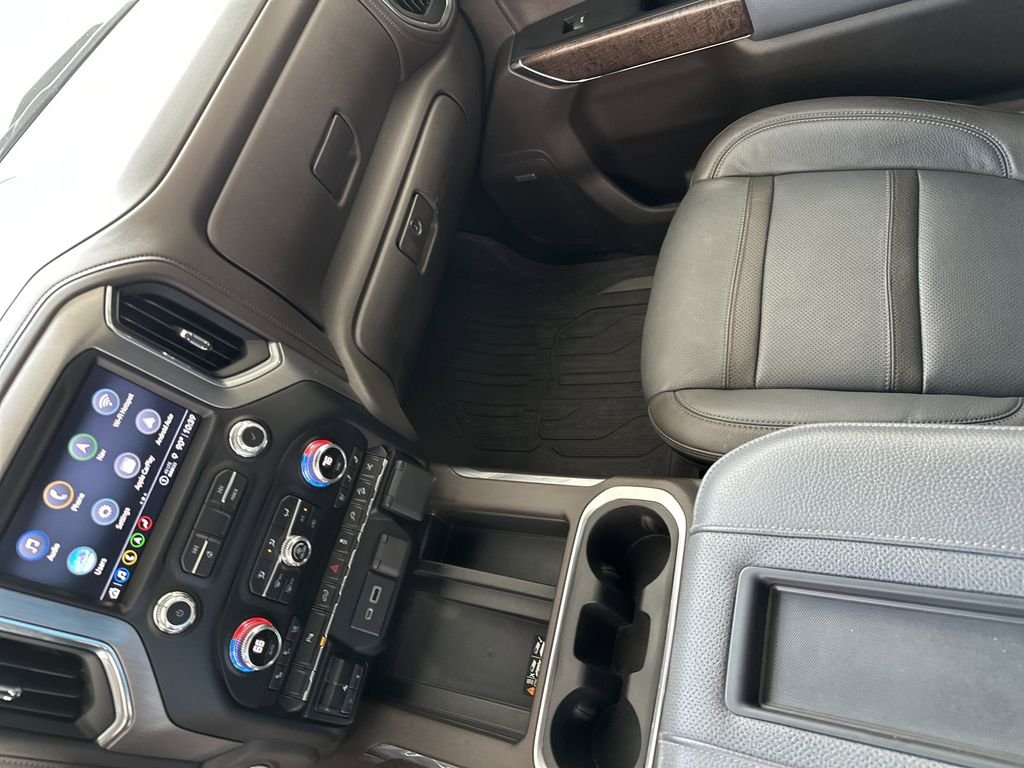Used 2022 White GMC Denali image 26