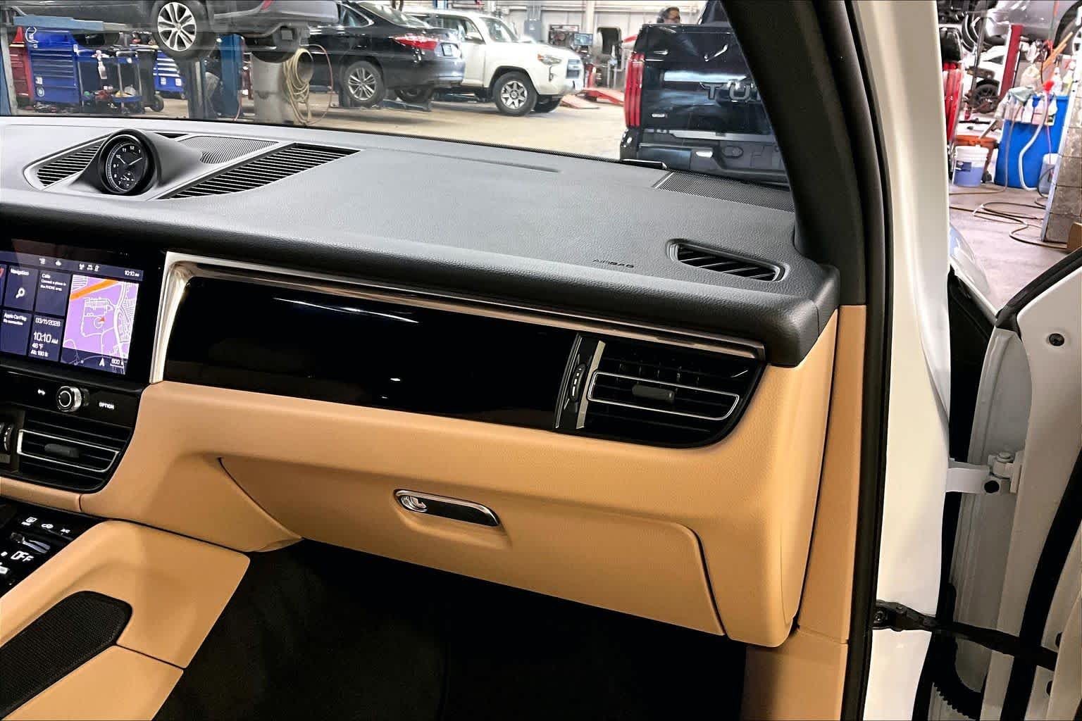 2025 Porsche Macan Base - Photo 18