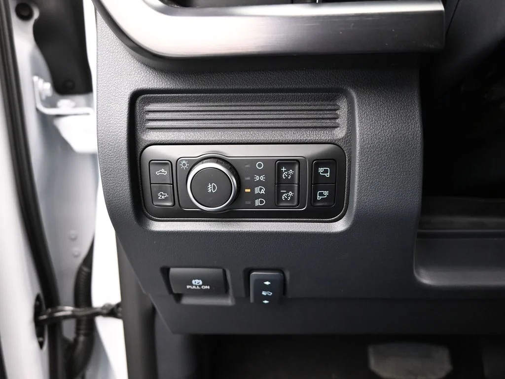 New 2026 Oxford White Ford Lariat image 13