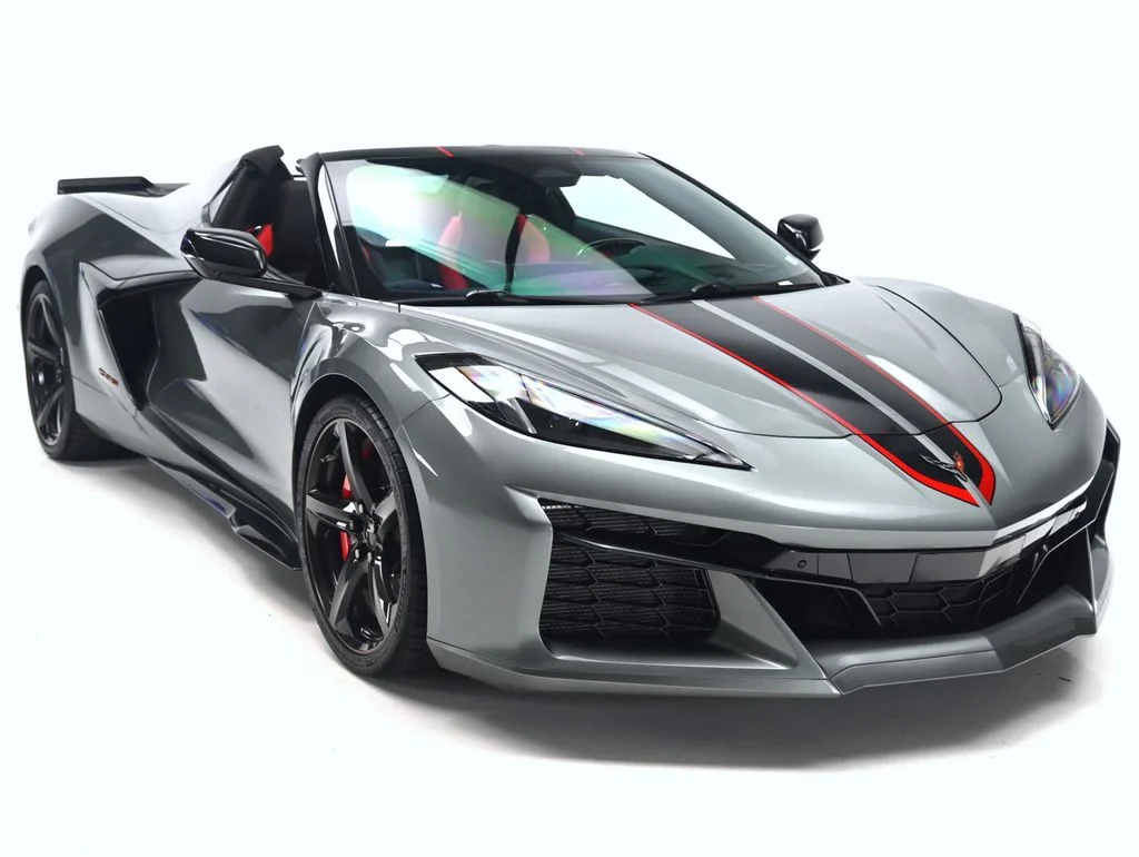 Used 2024 Gray Metallic Chevrolet Z06 image 4