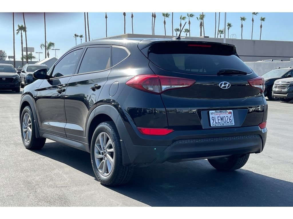 Used 2016 Ash Black Hyundai SE image 3
