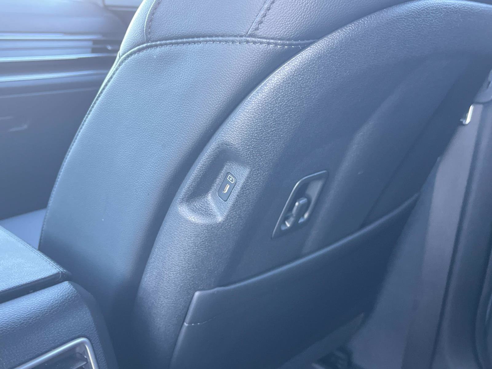 Used 2024 Everlasting Silver Kia EX image 17