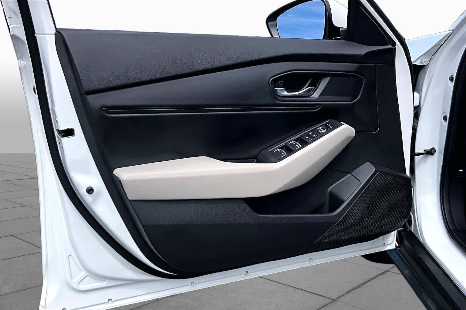 Used 2024 Platinum White Pearl Honda EX image 21