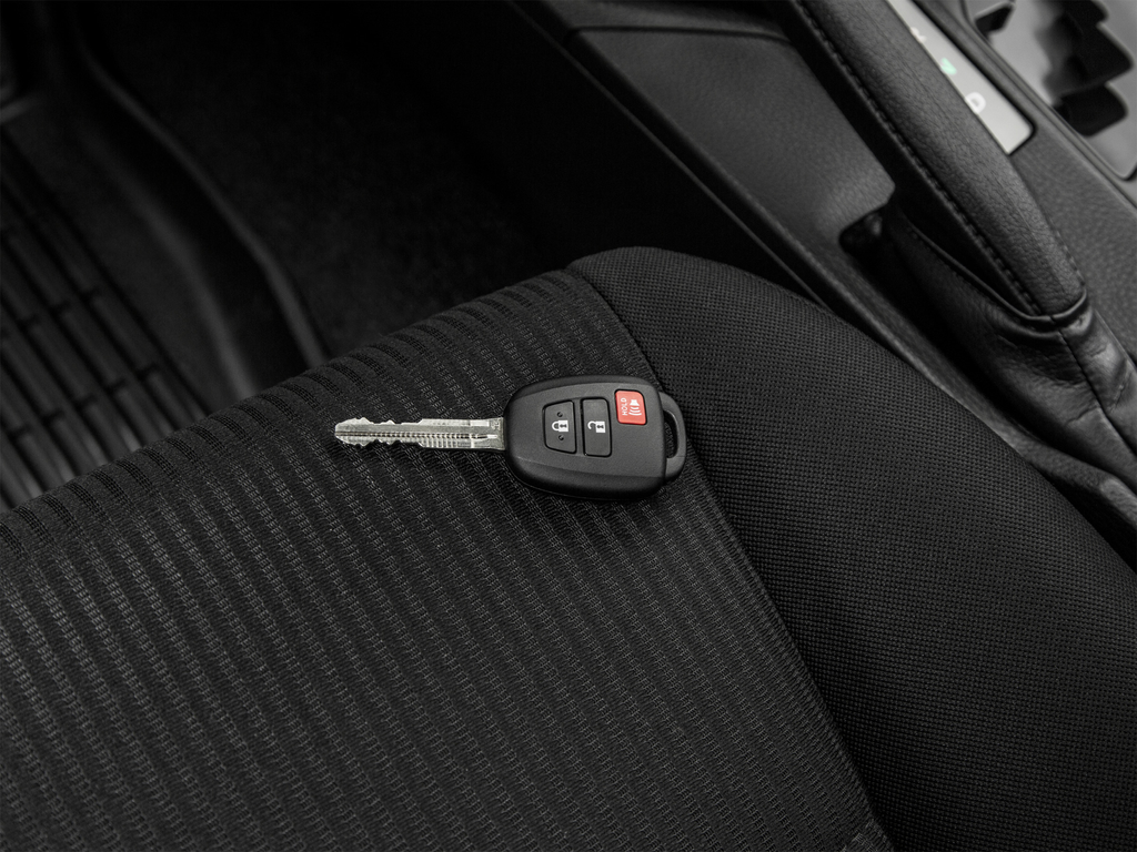 Used 2018 Silver Toyota LE image 39