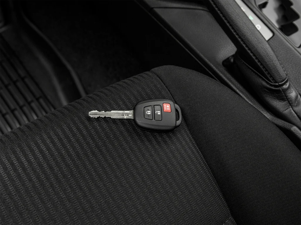 Used 2018 Silver Toyota LE image 39