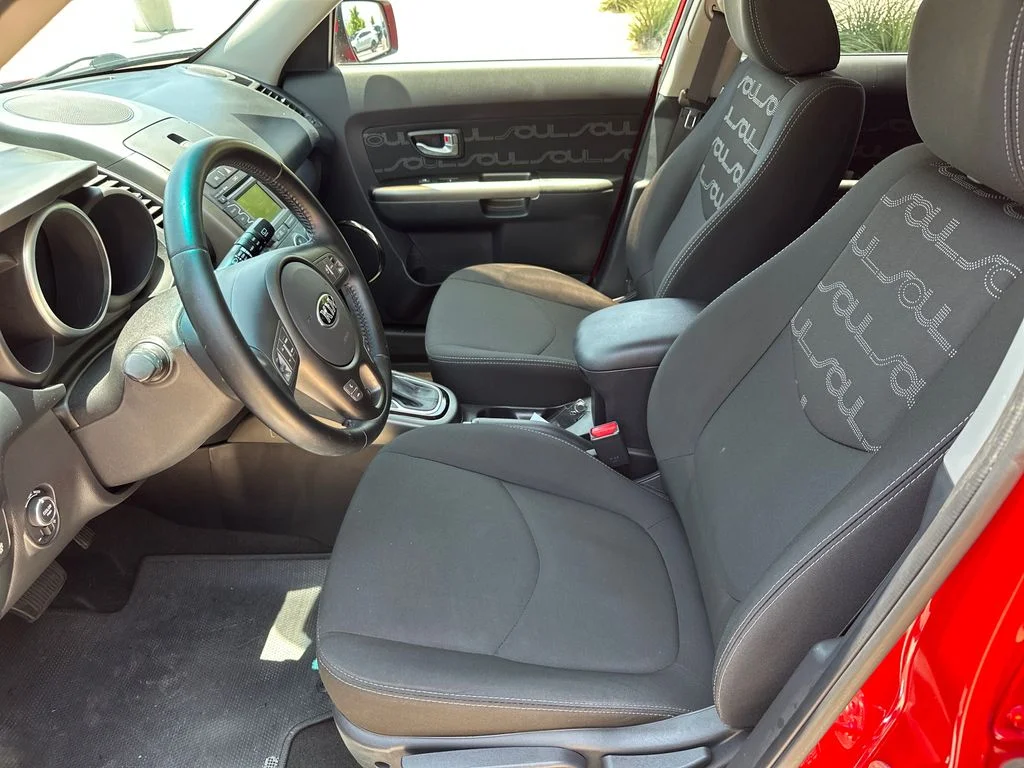 Used 2013 Red Kia Plus image 19